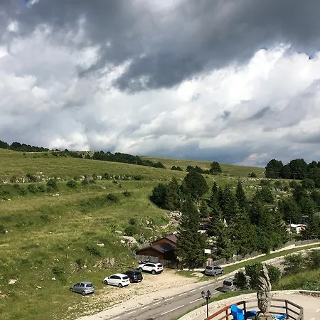 Rifugio Branchetto 보스코 키에사누오바